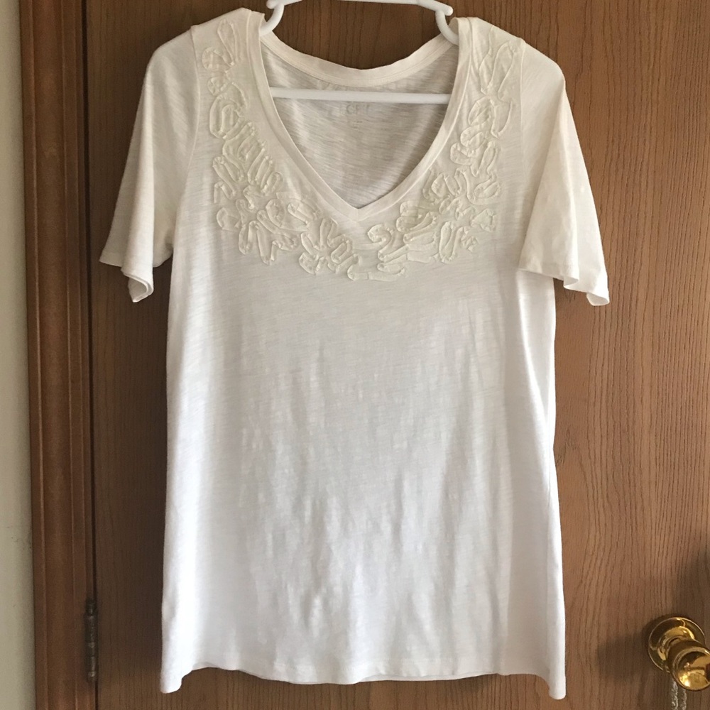 Loft Embroidered Tee Shirt - size Medium